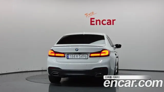 BMW 5-Series 2019 thumb 4