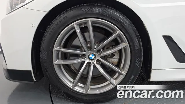 BMW 5-Series 2019 thumb 5