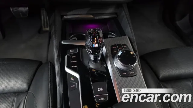 BMW 5-Series 2019 thumb 9