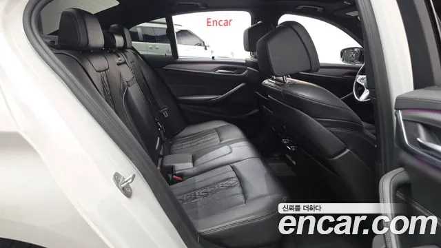 BMW 5-Series 2019 thumb 11