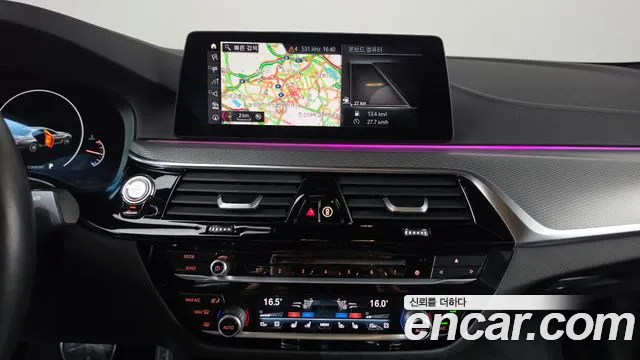 BMW 5-Series 2019 thumb 12