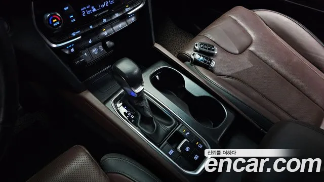 Hyundai Santa Fe 2018 thumb 8