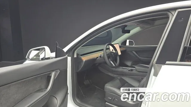 Tesla Model Y 2022 thumb 10