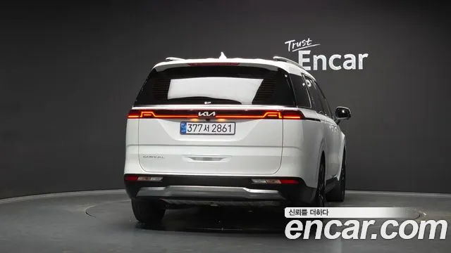 Kia Carnival 2021 thumb 4