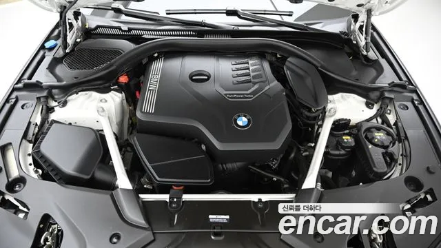 BMW 5-Series 2022 thumb 6