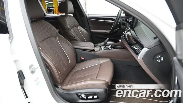 BMW 5-Series 2022 thumb 10