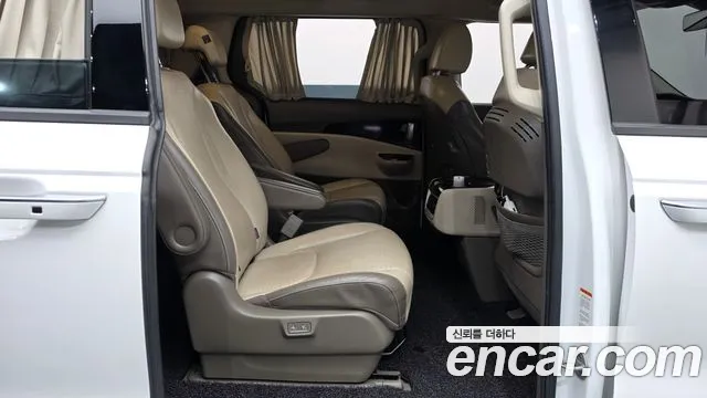 Kia Carnival 2021 thumb 11