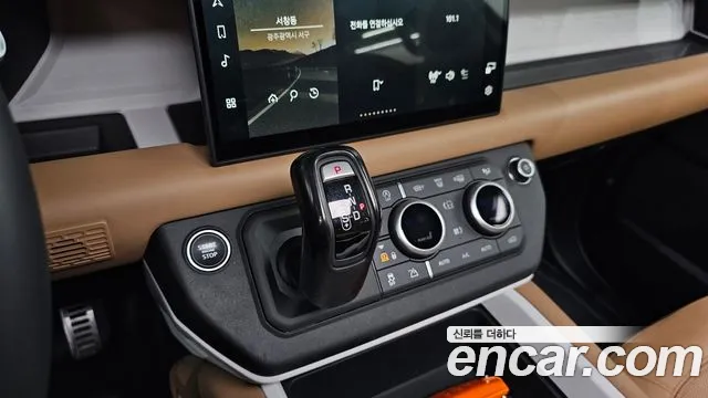 Land Rover Defender 2025 thumb 9