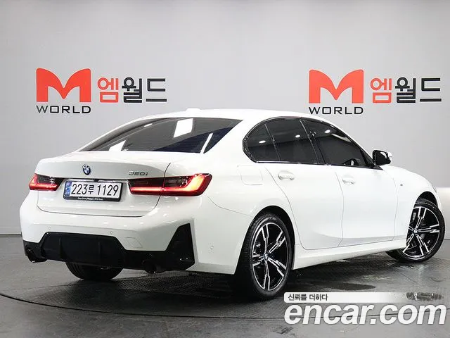 BMW 3-Series 2024 thumb 2