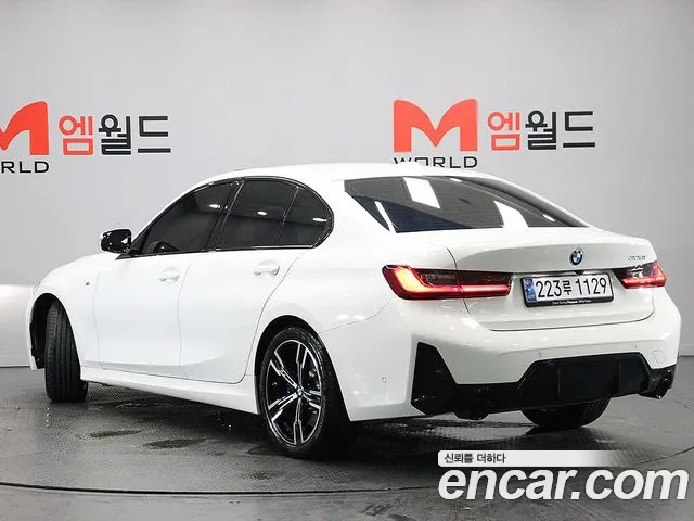 BMW 3-Series 2024 thumb 4