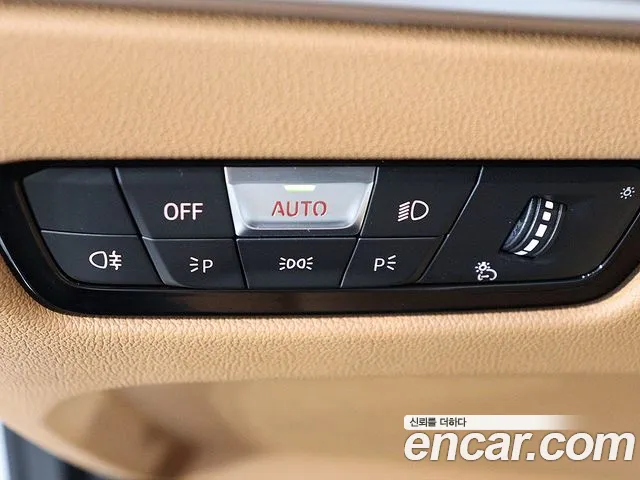 BMW 3-Series 2024 thumb 6