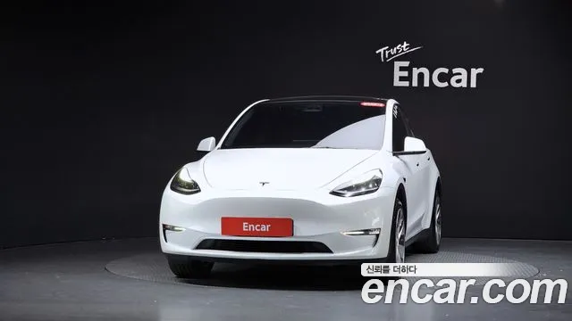 Tesla Model Y 2023 thumb 2