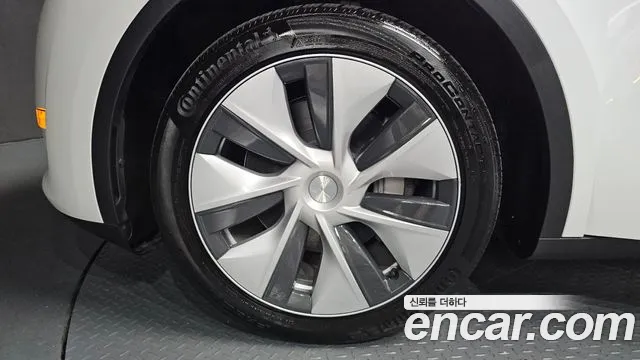 Tesla Model Y 2023 thumb 4