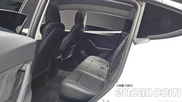 Tesla Model Y 2023 thumb 10