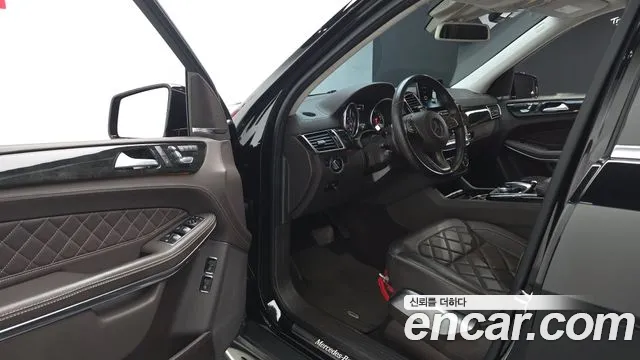 Mercedes-Benz GLS 2018 thumb 10