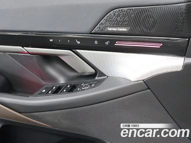 BMW 5-Series 2023 thumb 5