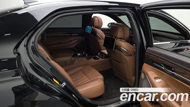 Genesis G90 2019 thumb 12
