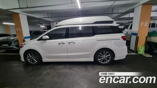 Kia Carnival 2019 thumb 3