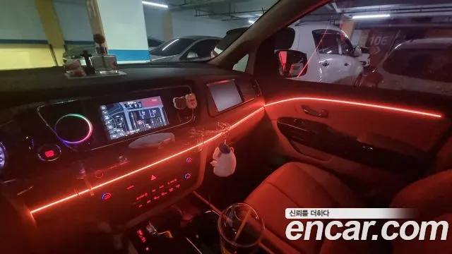 Kia Carnival 2019 thumb 9