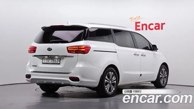 Kia Carnival 2018 thumb 2