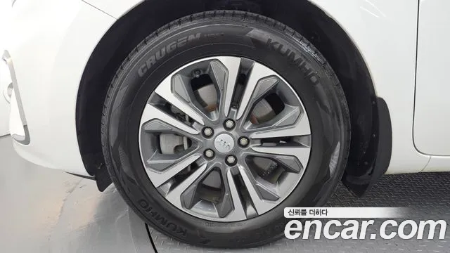 Kia Carnival 2018 thumb 5