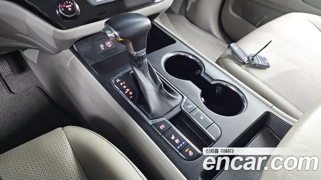 Kia Carnival 2018 thumb 9
