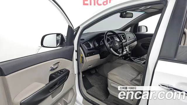 Kia Carnival 2018 thumb 10