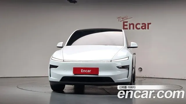 Tesla Model Y 2026 thumb 2