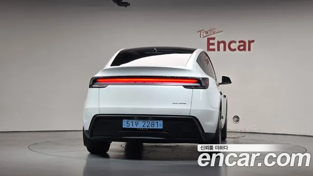 Tesla Model Y 2026 thumb 3