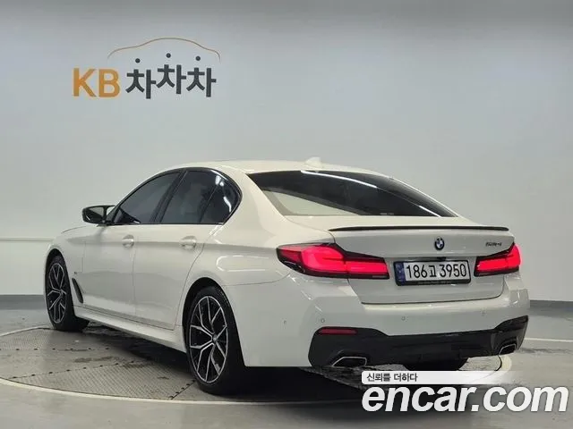BMW 5-Series 2023 thumb 2