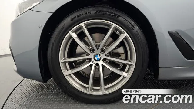 BMW 5-Series 2017 thumb 5