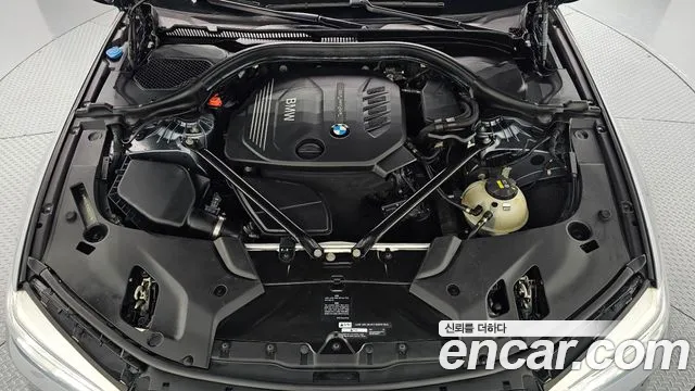 BMW 5-Series 2017 thumb 6