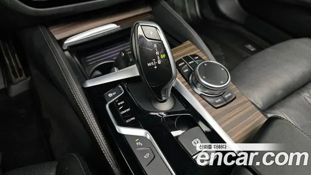 BMW 5-Series 2017 thumb 9