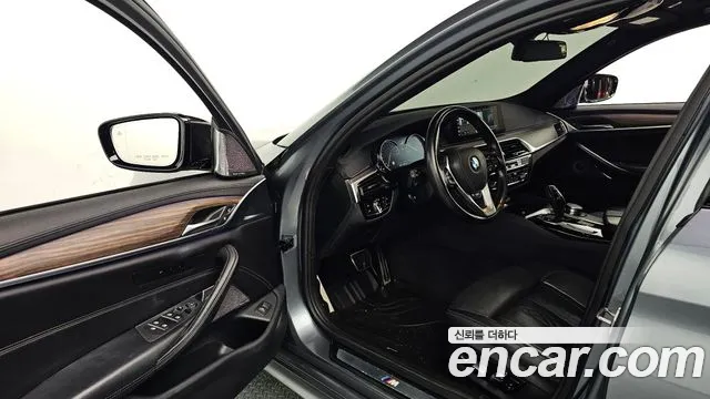 BMW 5-Series 2017 thumb 10
