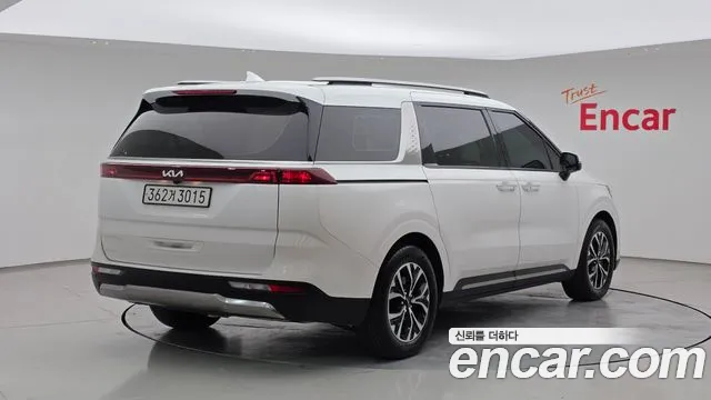 Kia Carnival 2023 thumb 2