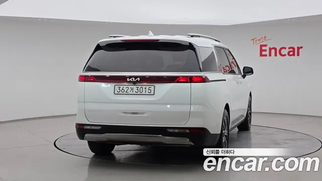 Kia Carnival 2023 thumb 4