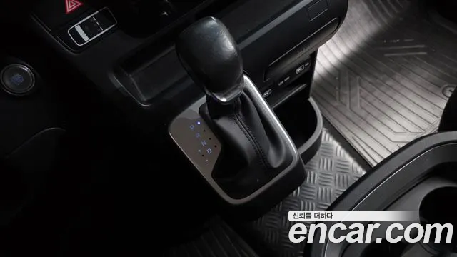 Hyundai Staria 2022 thumb 8