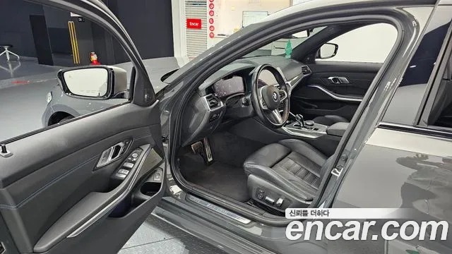BMW 3-Series 2021 thumb 10