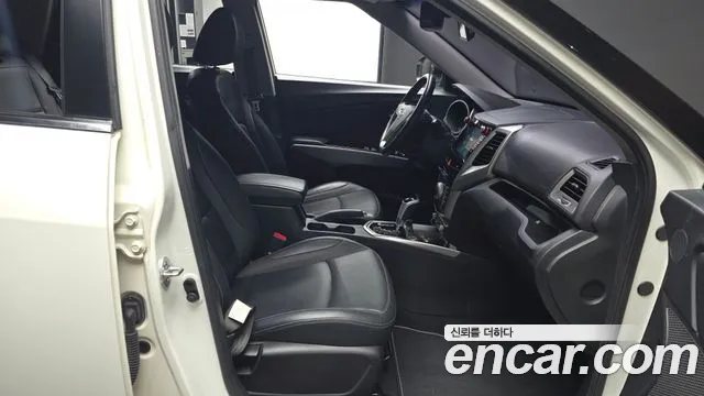 KG_Mobility_Ssangyong TIBOLI 2015 thumb 11