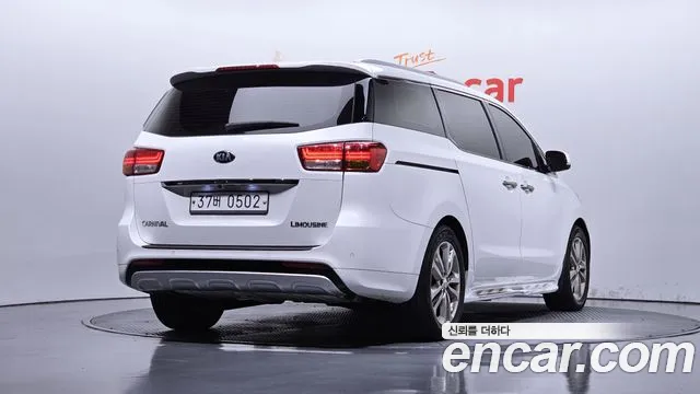 Kia Carnival 2016 thumb 2