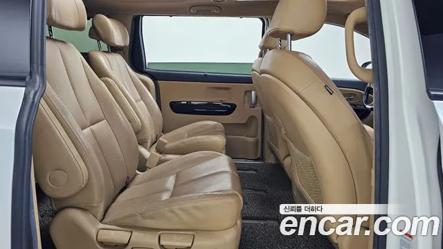 Kia Carnival 2016 thumb 12