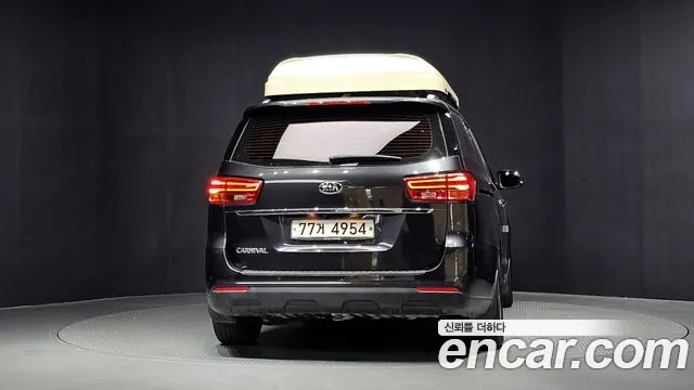 Kia Carnival 2018 thumb 4