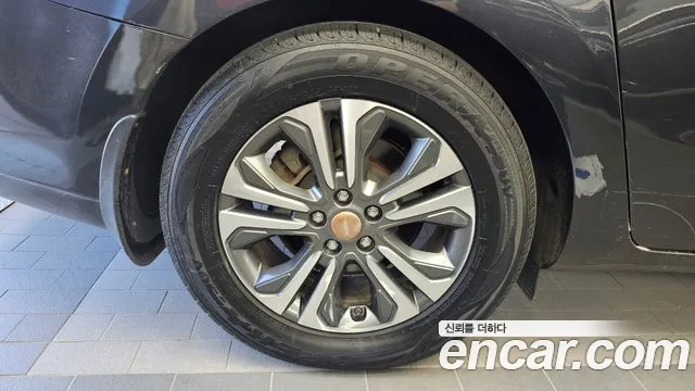 Kia Carnival 2018 thumb 5