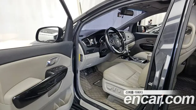 Kia Carnival 2018 thumb 10