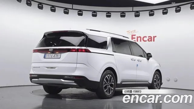 Kia Carnival 2021 thumb 2
