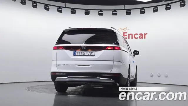 Kia Carnival 2021 thumb 4