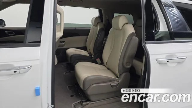 Kia Carnival 2021 thumb 11