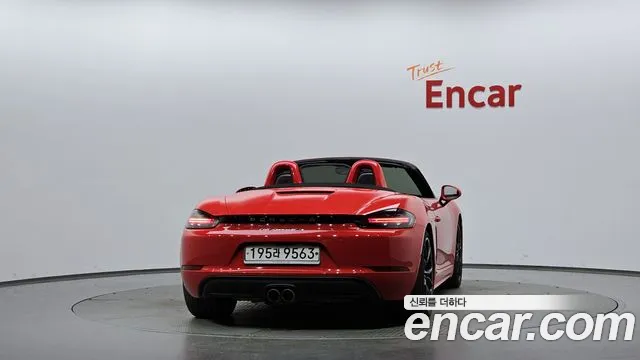Porsche Cayman 2016 thumb 3