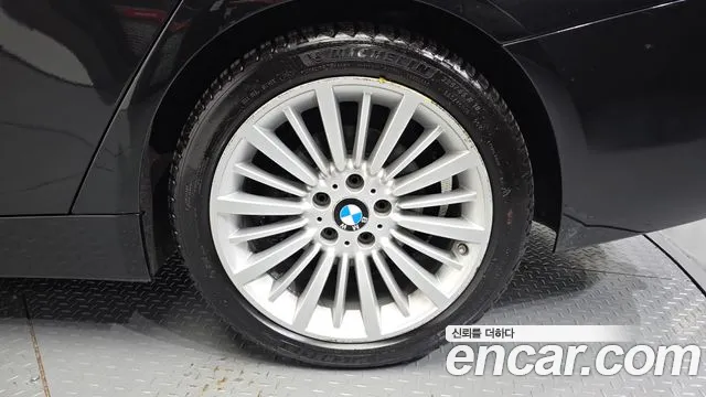 BMW 4-Series 2018 thumb 5