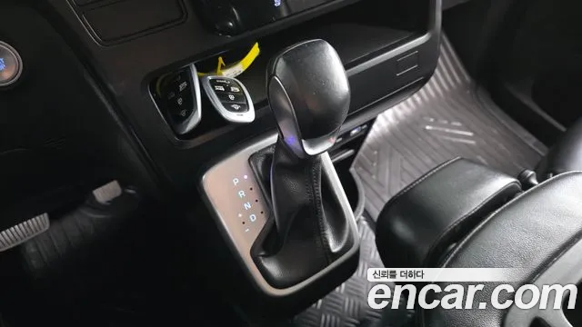 Hyundai Staria 2021 thumb 9